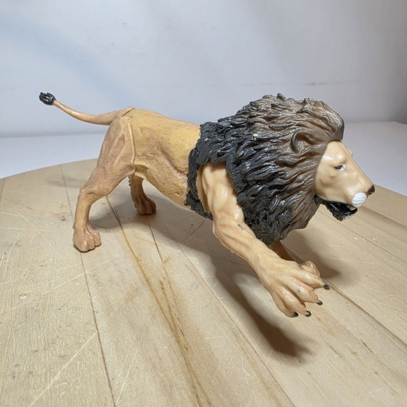 Chronicles Of Narnia: Lion Witch Wardrobe Aslan Action Figure Only - Picture 3 of 10
